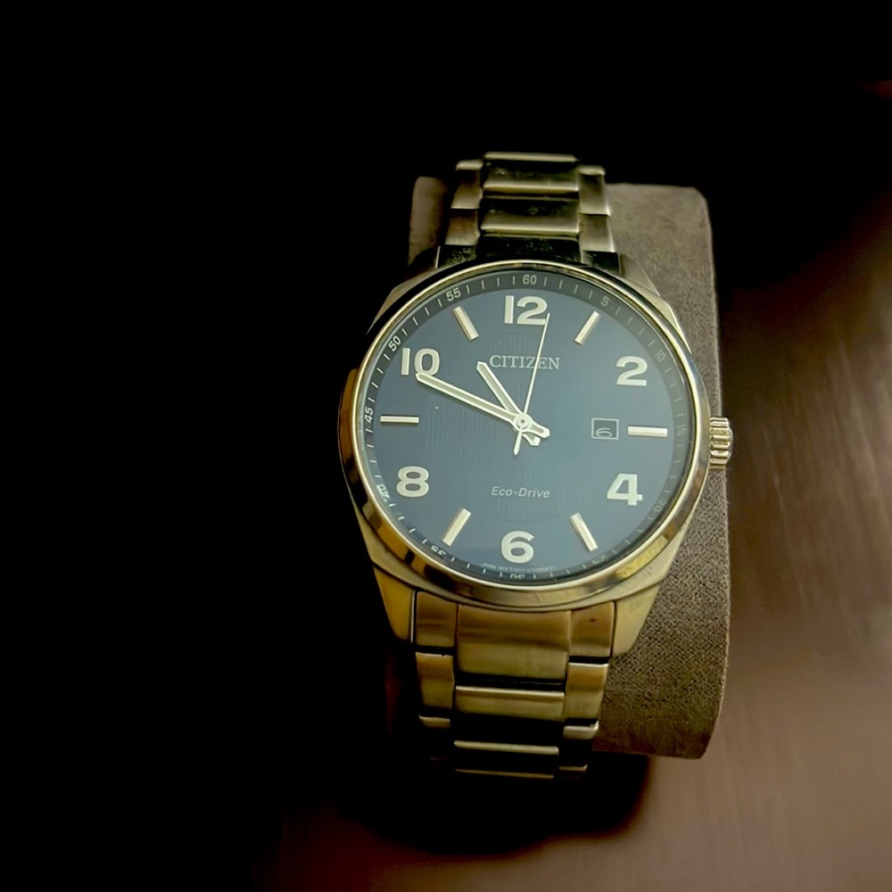 Citezen watch,preowned,run great, has a slight wear
